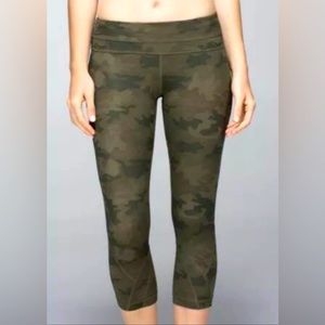 Lululemon Inspire Crop Camo Green size 10 leggings